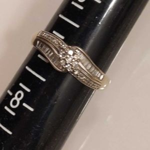 10k white gold diamond ring